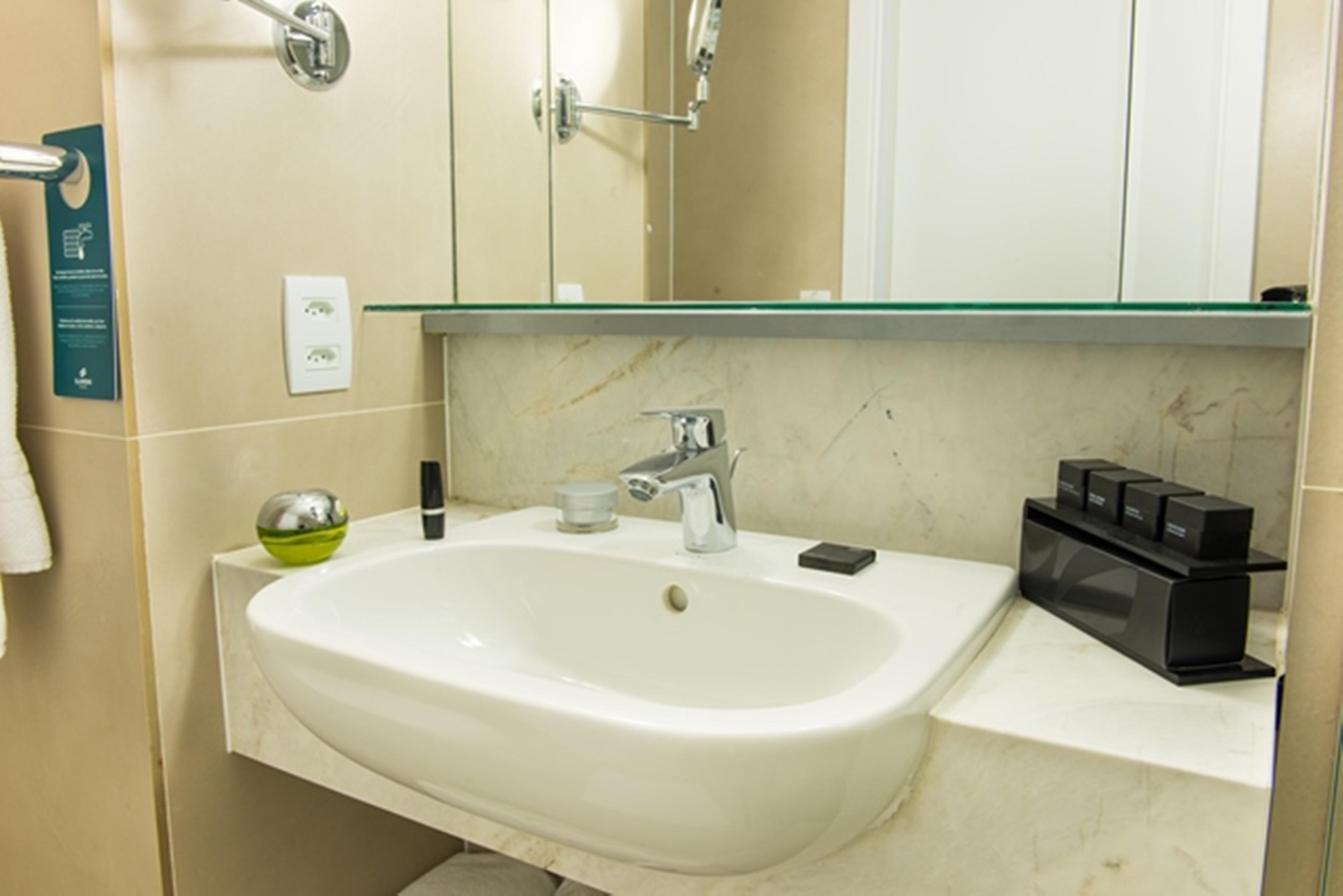Hotel Atlantico Prime Rio de Janeiro Exteriör bild Bathroom in a hotel room